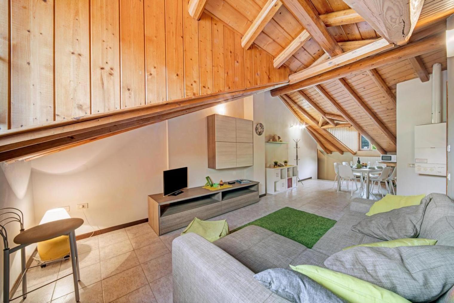 Apartment Mansarda Fra Monte E *
